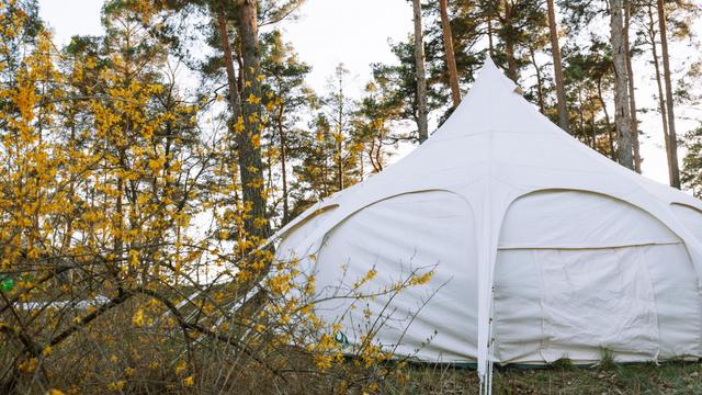 Glamping Zelte auf dem Campingplatz: Praxiserfahrungen und Anbieter im Check