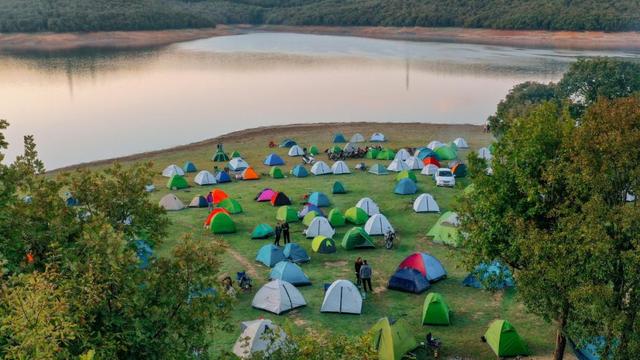 So besetzt du deine Stellen auf dem Campingplatz erfolgreich